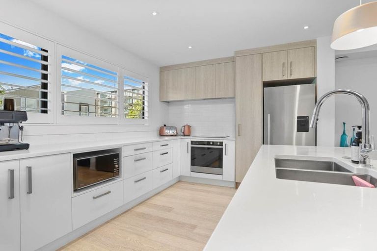 Photo of property in 76 Hobsonville Point Road, Hobsonville, Auckland, 0616