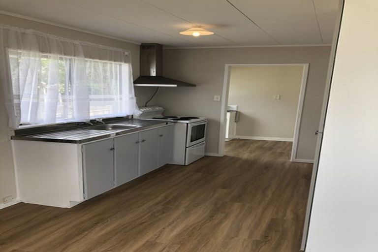 Photo of property in 57 Woodside Road, Massey, Auckland, 0614