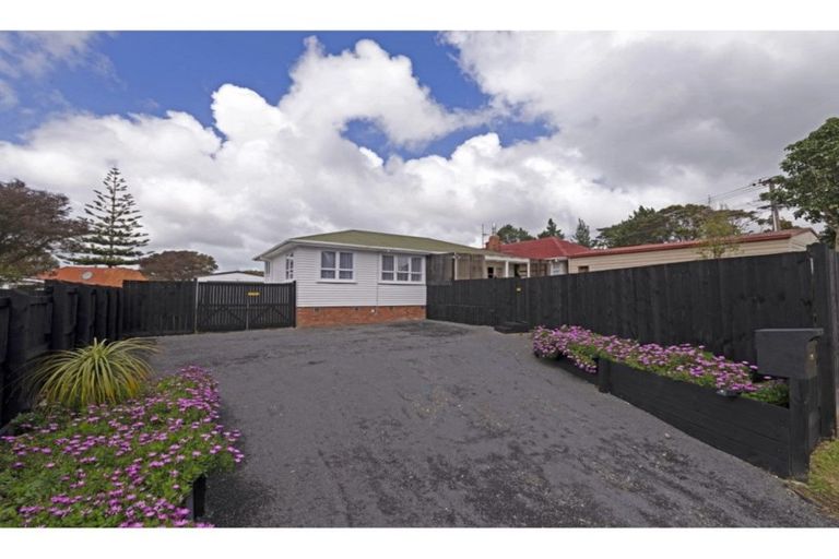 Photo of property in 76 Forest Hill Road, Henderson, Auckland, 0612