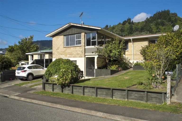 Photo of property in 51 Hampden Street, Picton, 7220