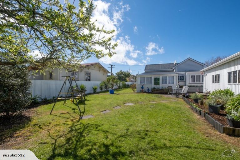 Photo of property in 3 Preston Street, Eltham, 4322