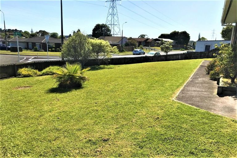 Photo of property in 2 Sherpa Place, Massey, Auckland, 0614