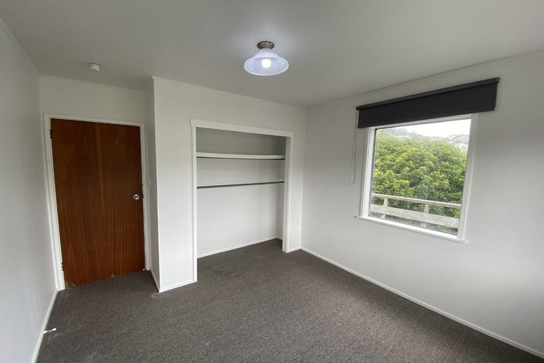 Photo of property in 2/15 Wakely Road, Newlands, Wellington, 6037