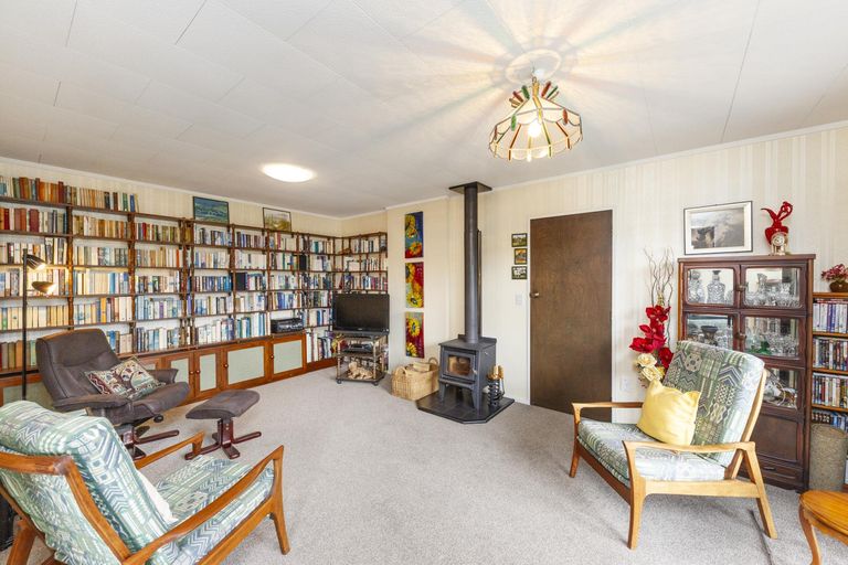 Photo of property in 14 Willowstream Grove, Cloverlea, Palmerston North, 4412