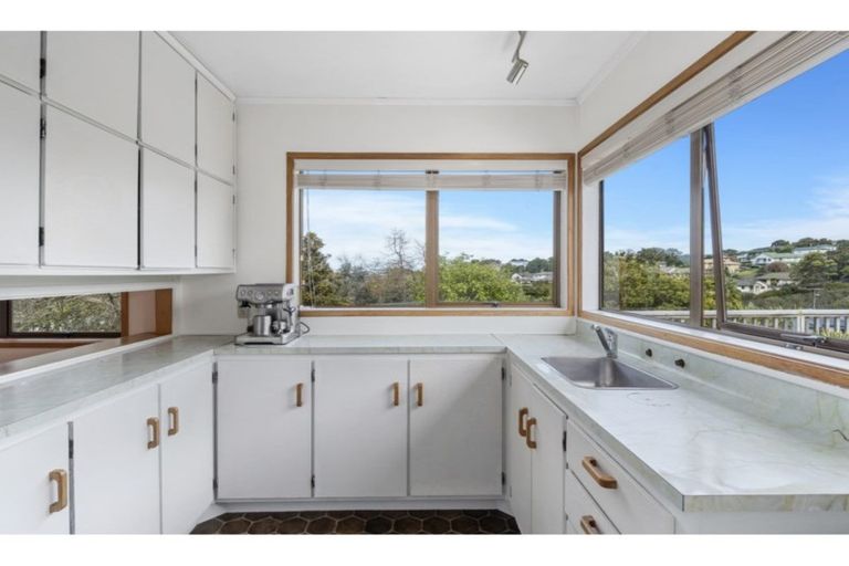 Photo of property in 24 Deverell Place, Northcross, Auckland, 0632