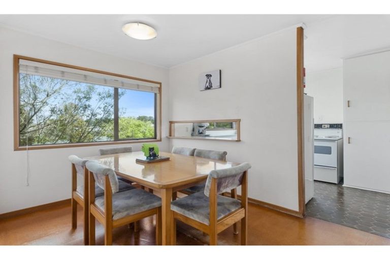Photo of property in 24 Deverell Place, Northcross, Auckland, 0632