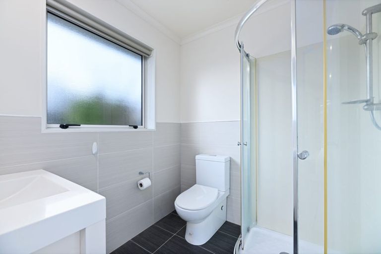 Photo of property in 106c Simpson Road, Henderson Valley, Auckland, 0614