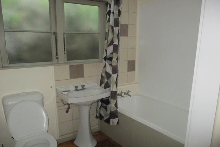 Photo of property in 35 Airlie Road, Plimmerton, Porirua, 5026