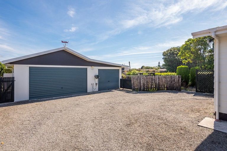 Photo of property in 15 Kanawa Street, Waikanae, 5036
