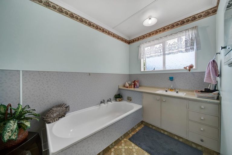 Photo of property in 3 Green Lane, Hawera, 4610