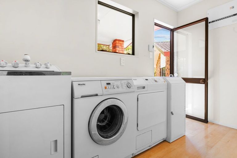 Photo of property in 163 Chelsea View Drive, Chatswood, Auckland, 0626