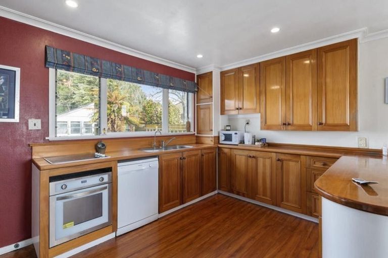 Photo of property in 94 Bartholomew Road, Levin, 5510