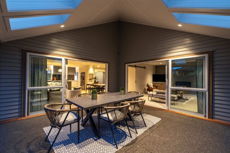 Photo of property in 71 Oak Road, Poraiti, Napier, 4112