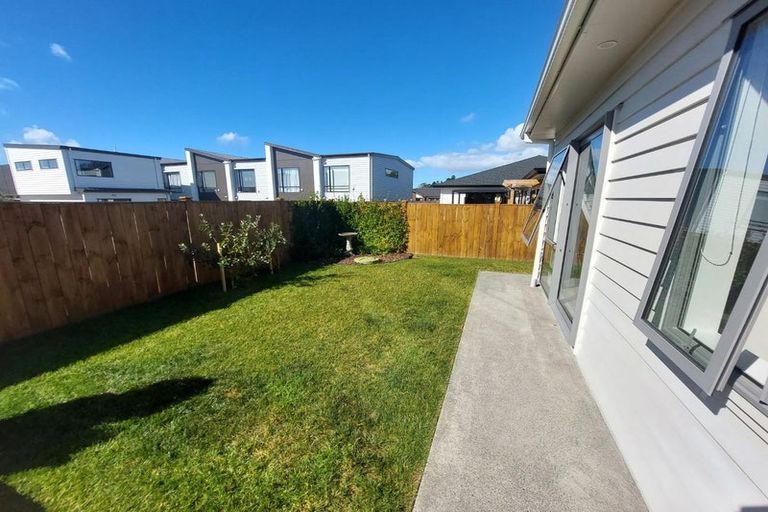 Photo of property in 3 Tarras Road, Kumeu, 0810