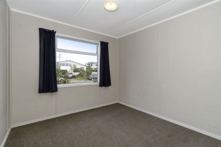 Photo of property in 129 Park Avenue, Waitarere Beach, Levin, 5510