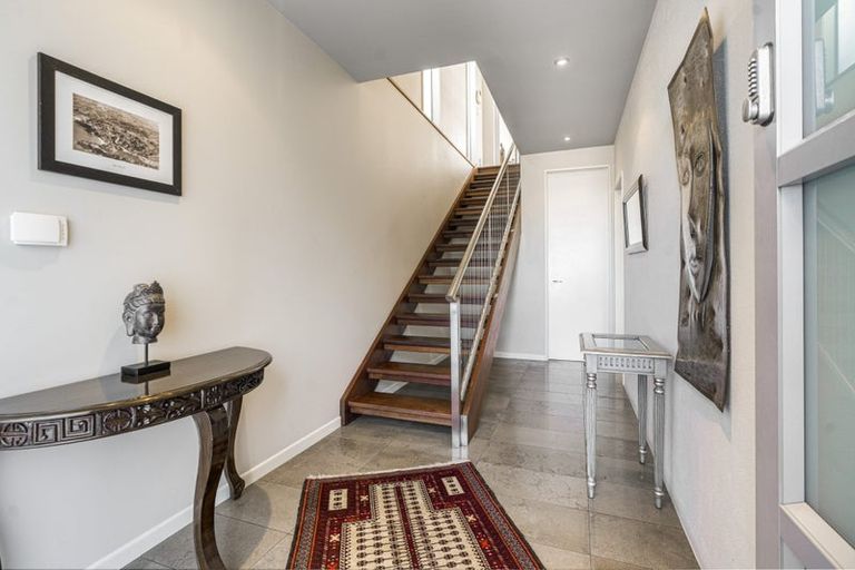 Photo of property in 18a Eastcliffe Road, Castor Bay, Auckland, 0620