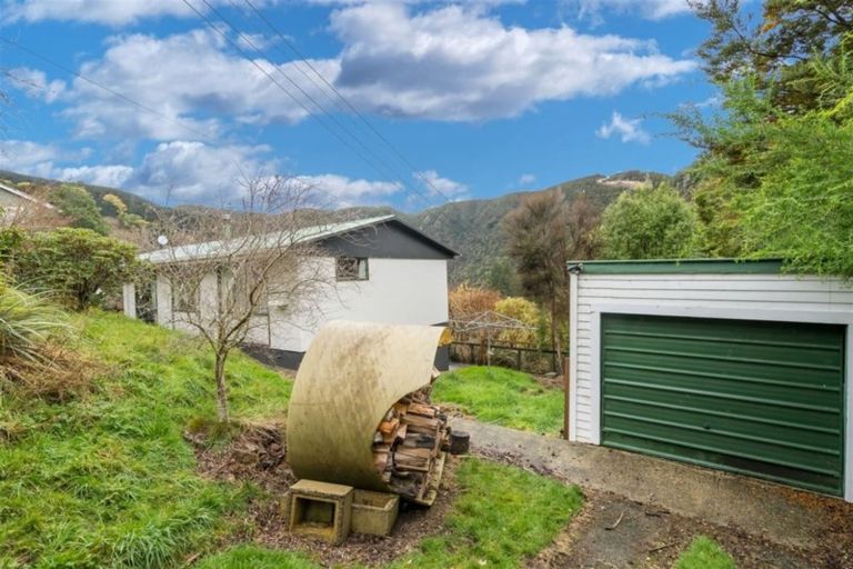 Photo of property in 67 Village Loop Road, Waipori Falls, Outram, 9073