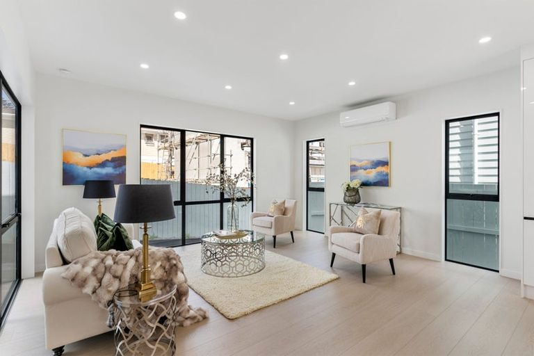 Photo of property in 17b Kathleen Street, Totara Vale, Auckland, 0627