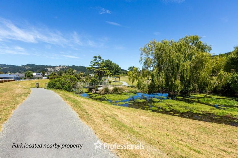 Photo of property in 1/4 Parera Grove, Heretaunga, Upper Hutt, 5018