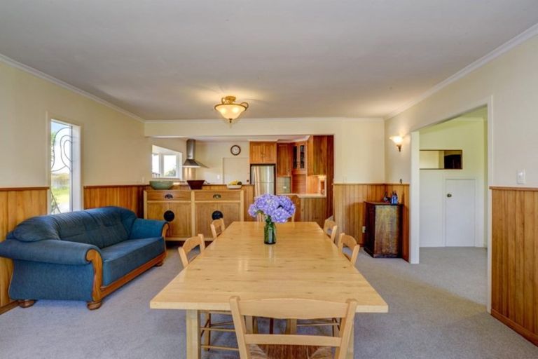 Photo of property in 4 Smith Road, Merrilands, New Plymouth, 4312