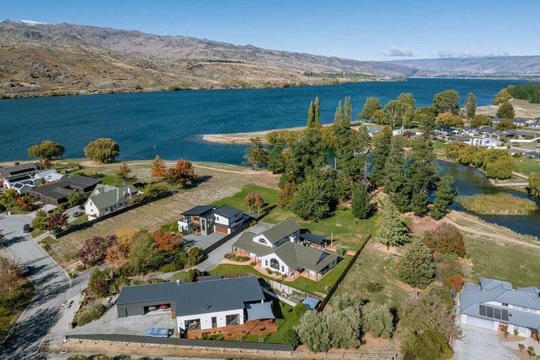 Photo of property in 32 Pisa Moorings Road, Mount Pisa, Cromwell, 9383