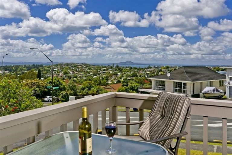 Photo of property in 1/2 Morice Place, Torbay, Auckland, 0630