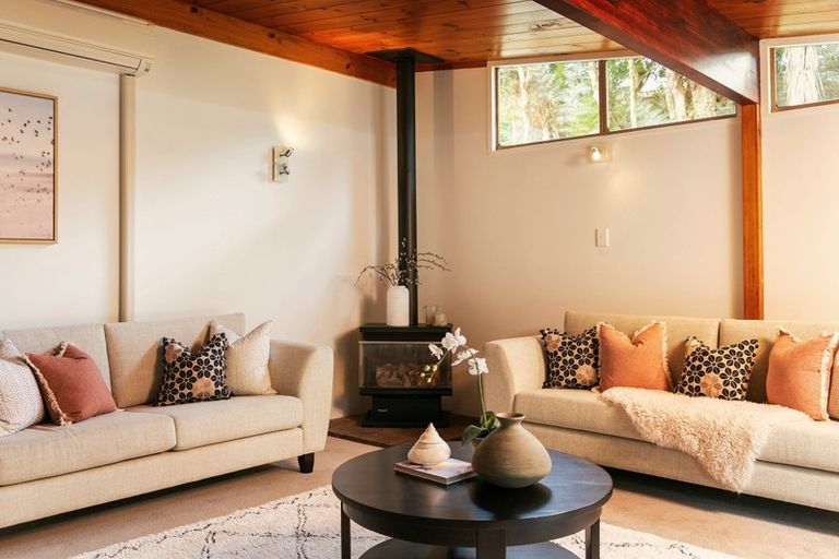 Photo of property in 18 Kawaka Street, Titirangi, Auckland, 0604