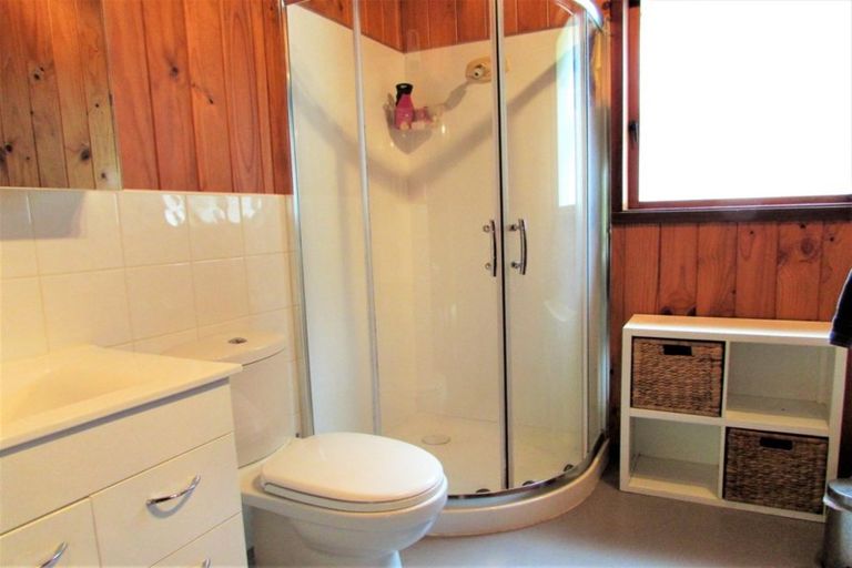 Photo of property in 130 Wyndham Road, Pinehaven, Upper Hutt, 5019