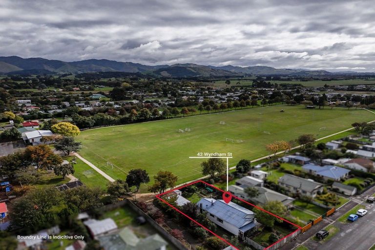 Photo of property in 42 Wyndham Street, Carterton, 5713