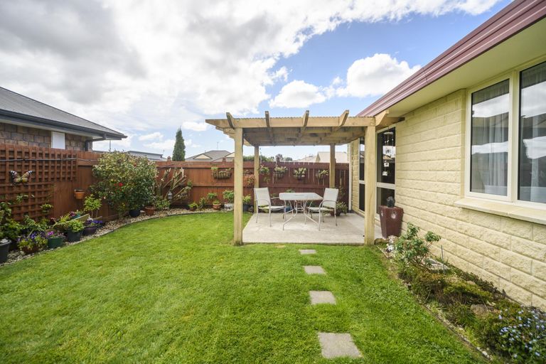 Photo of property in 22 Meridian Grove, Kelvin Grove, Palmerston North, 4414