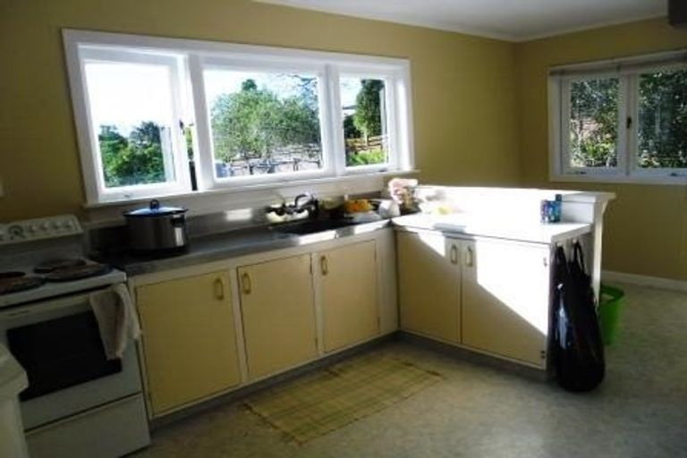 Photo of property in 27 Sheridan Drive, New Lynn, Auckland, 0600