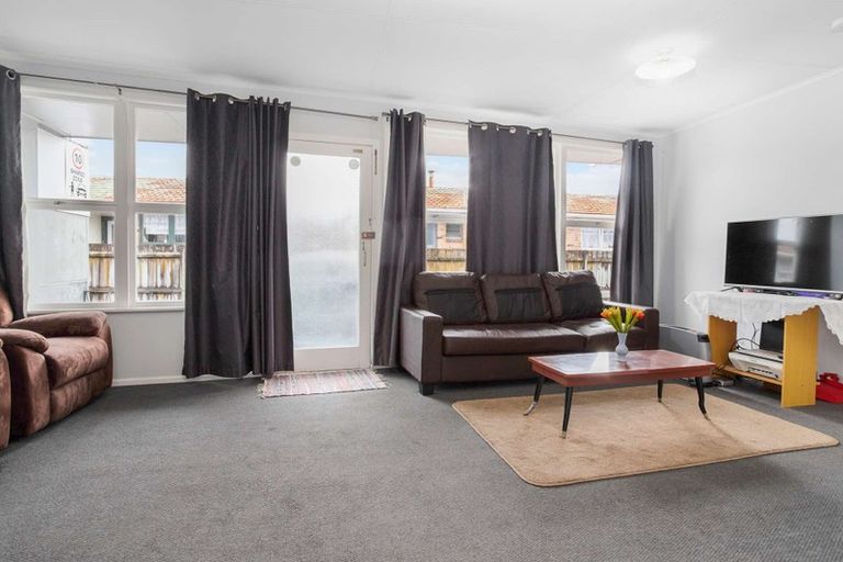 Photo of property in 4/84 Portage Road, New Lynn, Auckland, 0600