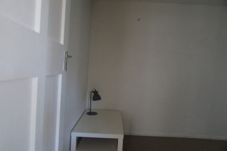 Photo of property in 2 Hawkhurst Road, Lyttelton, 8082