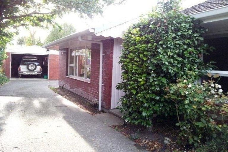 Photo of property in 2/10 Ashfield Place, Ilam, Christchurch, 8041