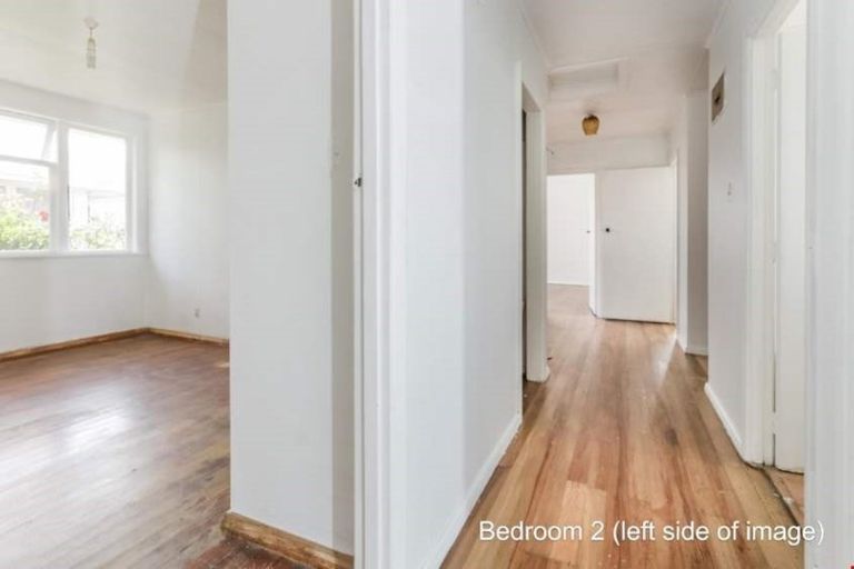 Photo of property in 49 Convair Crescent, Mangere, Auckland, 2022