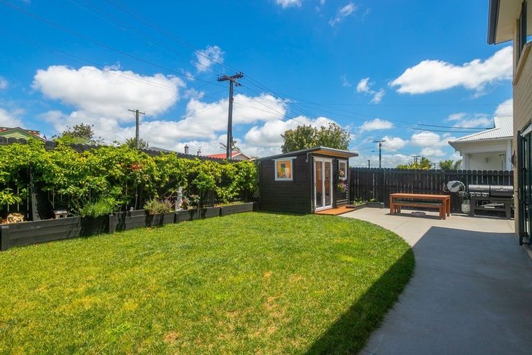 Photo of property in 6a Tui Street, Point Chevalier, Auckland, 1022