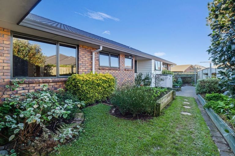Photo of property in 28b Johnstone Drive, Fitzherbert, Palmerston North, 4410