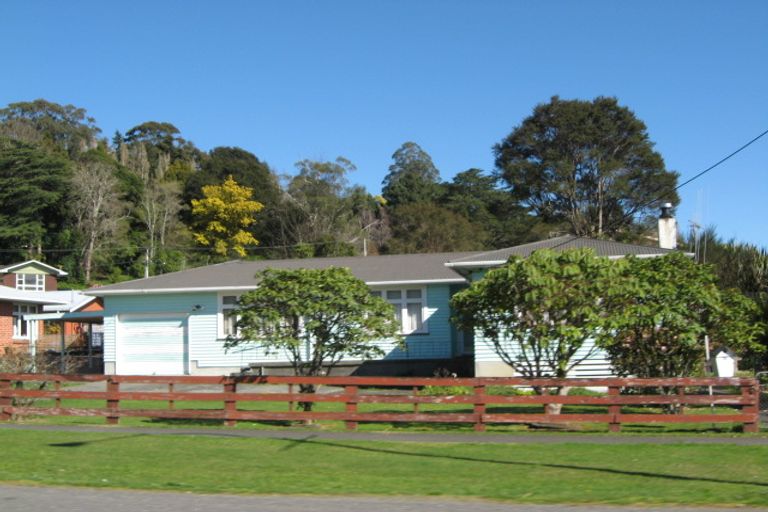 Photo of property in 36 Milne Street, Hunterville, 4730