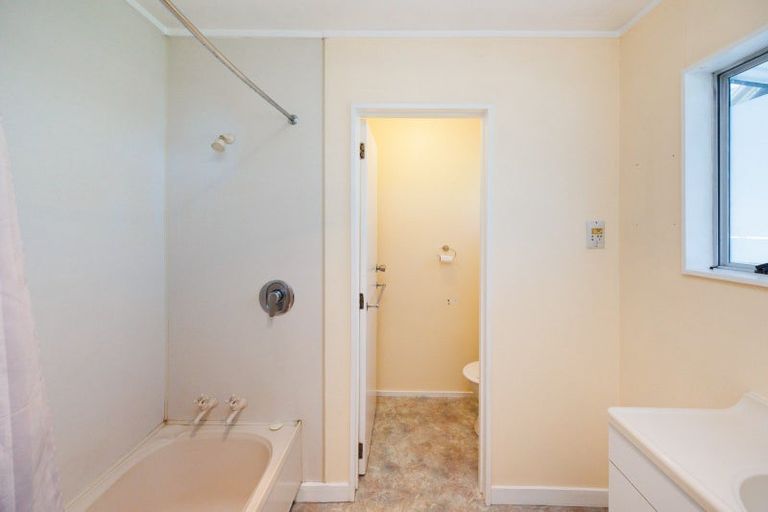 Photo of property in 4 Te Awa Street, Foxton Beach, Foxton, 4815