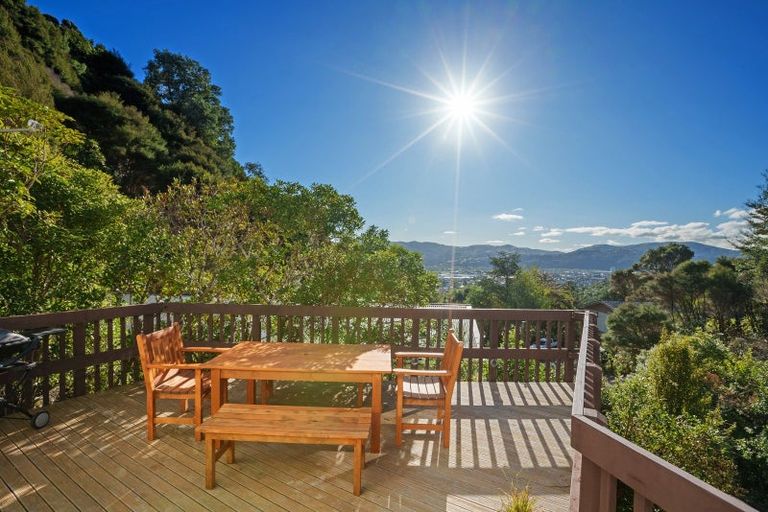Photo of property in 10 Haven Grove, Naenae, Lower Hutt, 5011