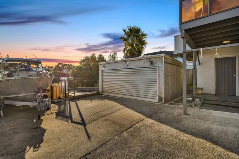 Photo of property in 39 Rehia Road, Massey, Auckland, 0614