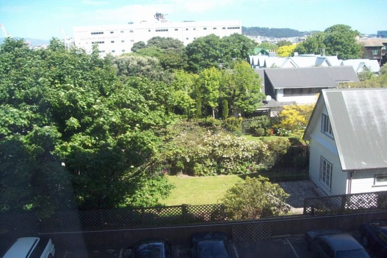 Photo of property in Hobson Court Flats, 35/70 Hobson Street, Thorndon, Wellington, 6011