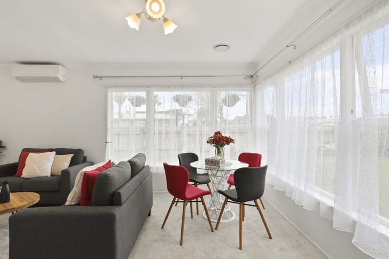 Photo of property in 1/663 Te Atatu Road, Te Atatu Peninsula, Auckland, 0610