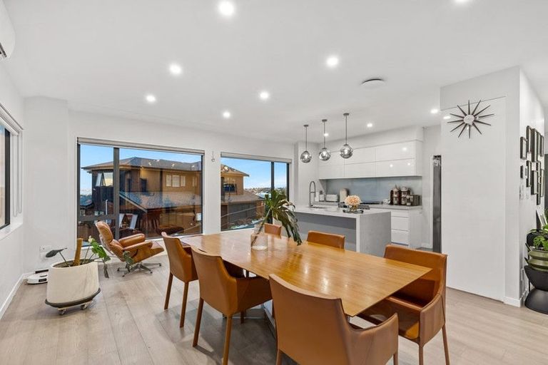 Photo of property in 26a Bernleigh Terrace, West Harbour, Auckland, 0618