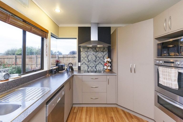 Photo of property in 5 Ron Place, Fitzherbert, Palmerston North, 4410