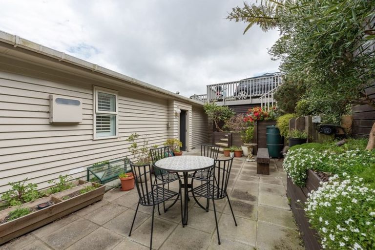 Photo of property in 23 Alexandra Road, Roseneath, Wellington, 6021