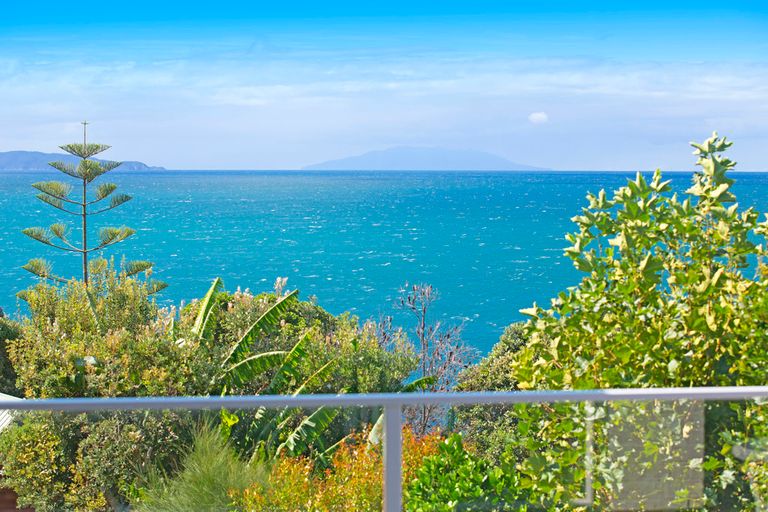 Photo of property in 150 Pacific Parade, Army Bay, Whangaparaoa, 0930
