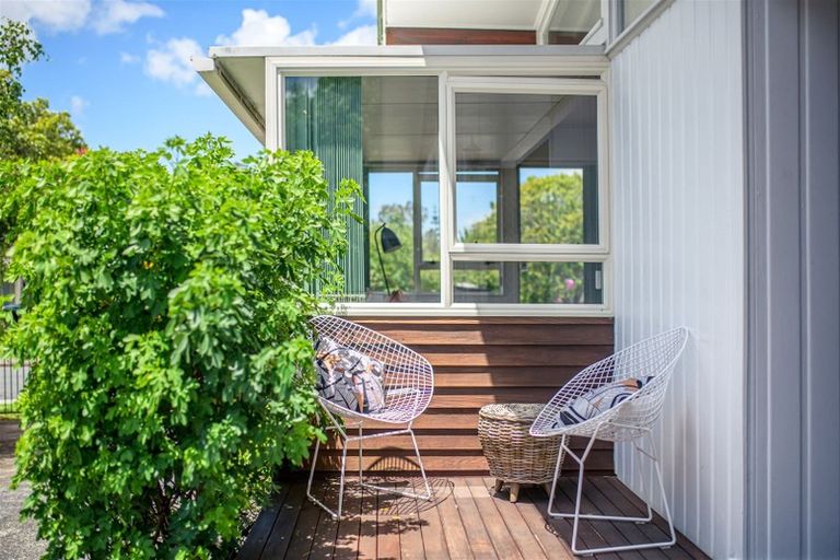 Photo of property in 23 Finlow Drive, Te Atatu South, Auckland, 0610