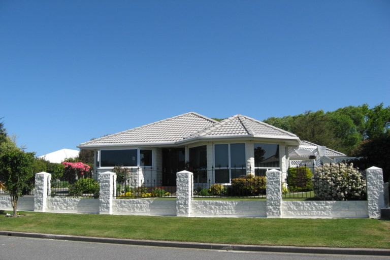 Photo of property in 17 Canon Stack Place, Kaiapoi, 7630