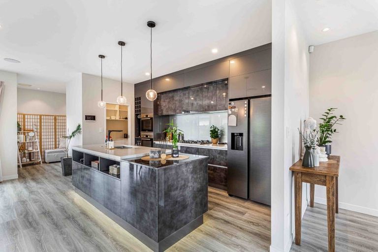 Photo of property in 16 Sir Lincoln Drive, Kumeu, 0810